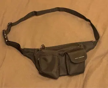 마크제이콥스 힙색 블랙