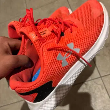 Under Armour Charged Rogue 오렌지 스니커즈