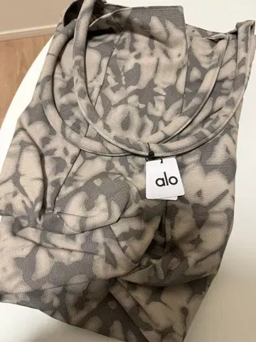 alo 타이다이 패턴 토트백