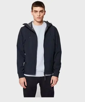 C.P.company 블랙 나일론 자켓 후드 부착