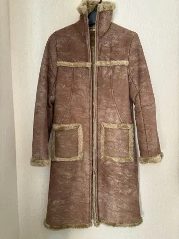 브라운 퍼가 달린 무스탕 코트 M