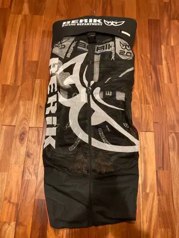 BERIK 레이싱 수트 블랙/화이트