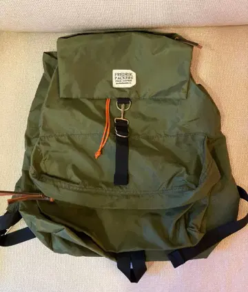 프레드릭 패커스 백팩 카키 새상품급입니다!