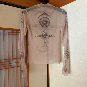 천문 모티브 시스루 상의 긴팔