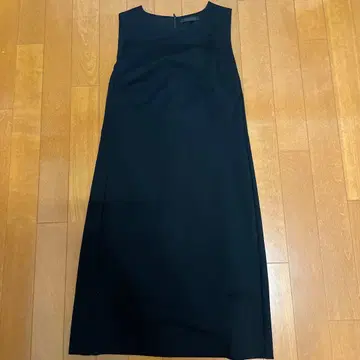 PINKO 블랙 슬리브리스 원피스