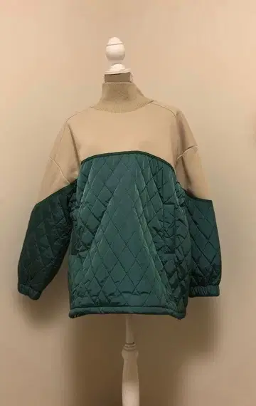 퀼팅 절개 맨투맨 트레이닝복