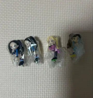 aespa 집게로 집어 연결하는 마스코트 카리나 닝닝 윈터