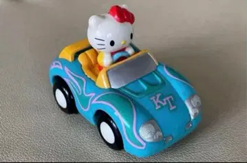 산리오 헬로키티가 타고 있는 자동차 피규어 초레어 헤이세이 레트로