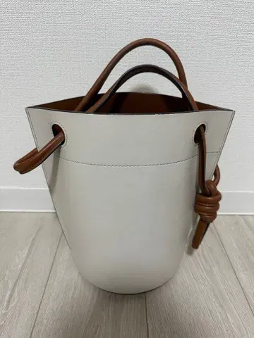 ORSETTO 화이트 가죽 핸드백