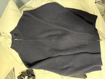 네이비 하이넥 지퍼 스웨터