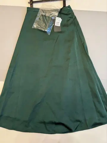 다크 그린 새틴 롱 스커트
