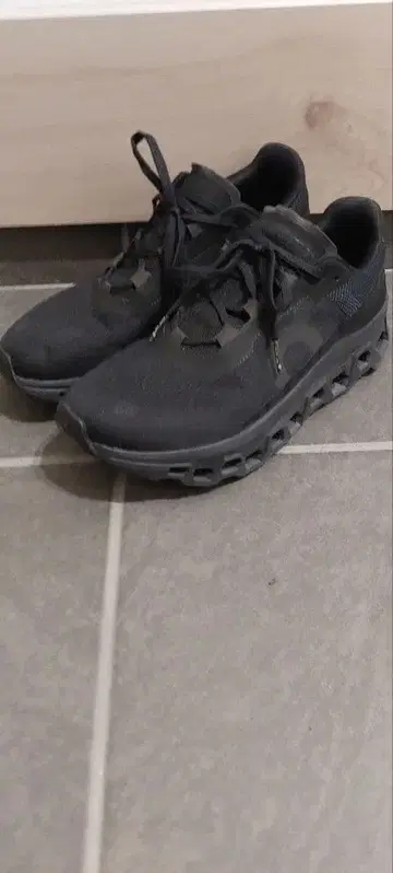 On 온 클라우드몬스터 VOID Cloudmonster Void