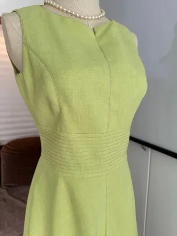 KIMIJIMA 라이트 그린 슬리브리스 A라인 원피스