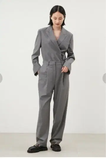 새상품급 Mila Owen 수트라이크 테일러드 올인원