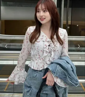 프론트 프릴 플라워 블라우스