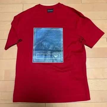 EMPORIO ARMANI 레드 프린트 그래픽 티셔츠