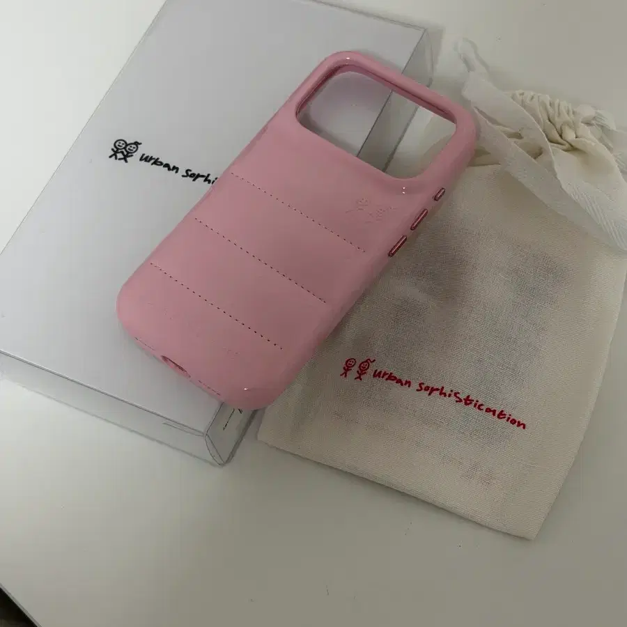 Urban Sophistication iPhone 16 chloe New on Bunjang Global Site.