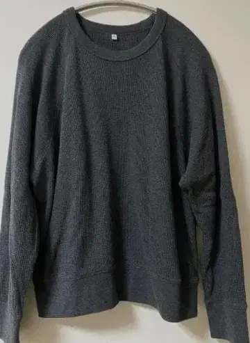 다크 그레이 M 사이즈 니트 스웨터