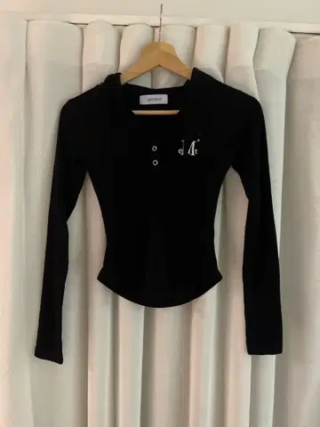 MUCENT 후드 부착 블랙 상의