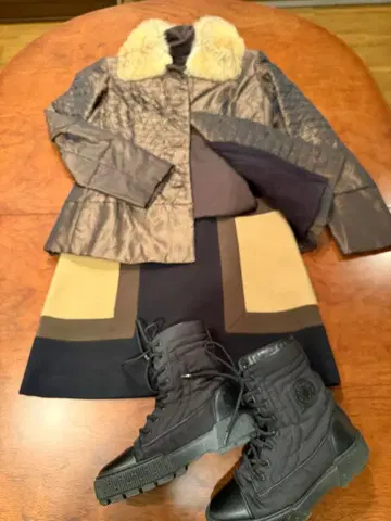 브라운 퍼 옷깃 퀼팅 다운 자켓