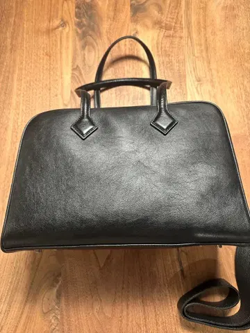 블랙 가죽 토트백