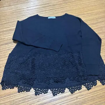 새상품급 BEARDSLEY 블랙 레이스 밑단 니트 비어즐리