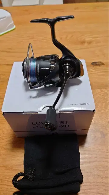 LUVIAS ST LT2500S-XH 스피닝 릴