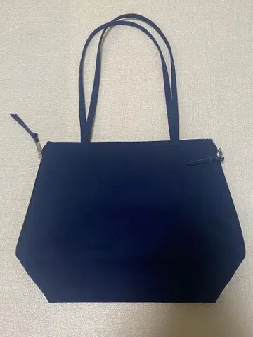 네이비 사다리꼴 토트백