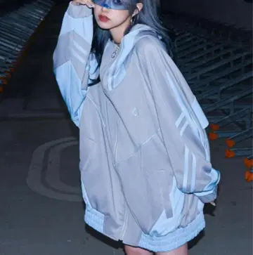 REFLEM BIG 아치 절개 하이넥 저지 후드티