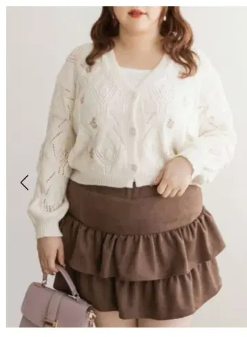 택 새상품 쿠레트 플라워 자수가 귀여운 니트 가디건 화이트 4L