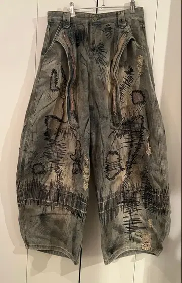 미사용품 패치 자수 데미지 데님 배기 팬츠