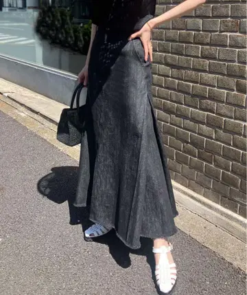 다크 데님 플레어 스커트