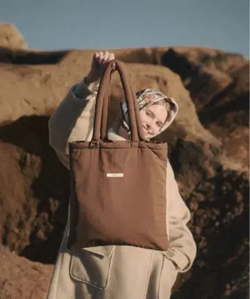 nunela 필링 나일론 토트 백 브라운