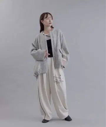 새상품 에이미 로우 믹스 샤기 아웃 플랩 하프 코트 에이미 로우