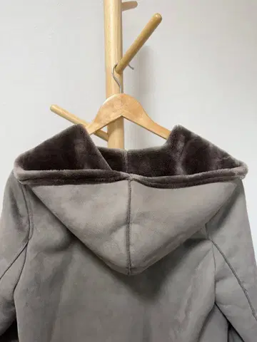 후드 부착 그레이 롱 코트