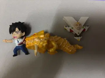 골드 컬러의 갓슈 가챠