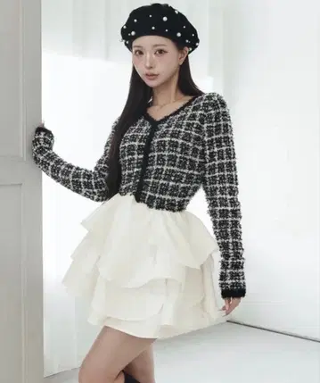 Darich 볼륨 프릴 트위드 니트 미니 원피스