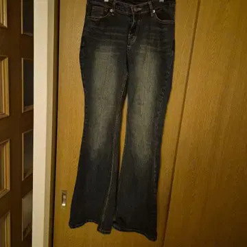 치카시츠+ 플레어 청바지