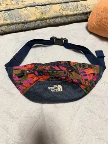 THE NORTH FACE 꽃무늬 웨스트 파우치