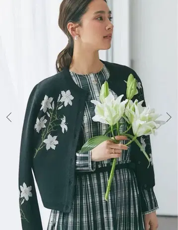 세븐틴 블랙 백합 자수 가디건 M