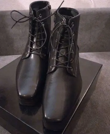 CLEL 하이 밑창 디자인 레이스업 힐 부츠