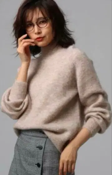 UNTITLED 모헤어 베이지 계열 니트 스웨터 사이즈 2 양모 하이넥