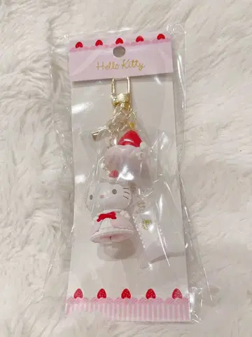 산리오 딸기 휘핑 케이크 키링 키티