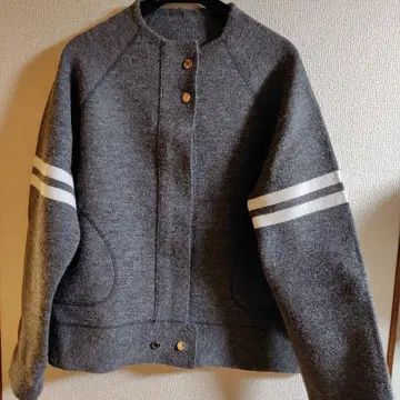 그레이 스트라이프 소매 가디건