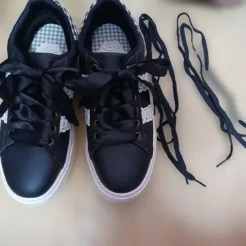 시마무라 아오키 미사코 Sanrio 여성용 스니커즈 신발 블랙