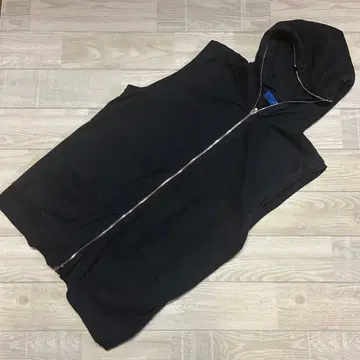 BEAMS 후드 부착 블랙 베스트 L