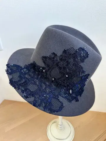 울 펠트 레이스 장식 중절모 차콜 그레이 1점 핸드메이드