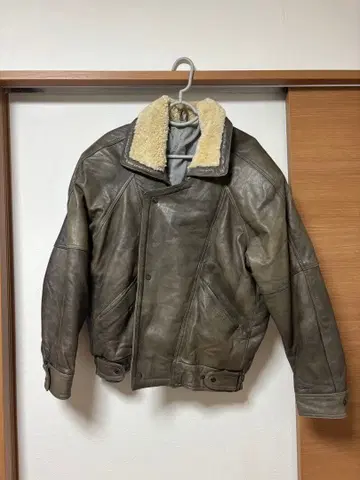 보아 카라 부착 브라운 가죽 아우터