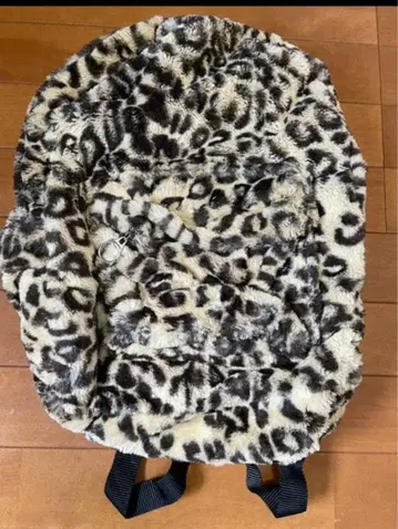 레오파드 무늬 퍼 백팩