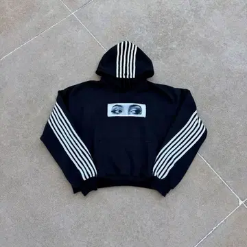 눈 프린트 스트라이프 디자인 후드티 archive opium